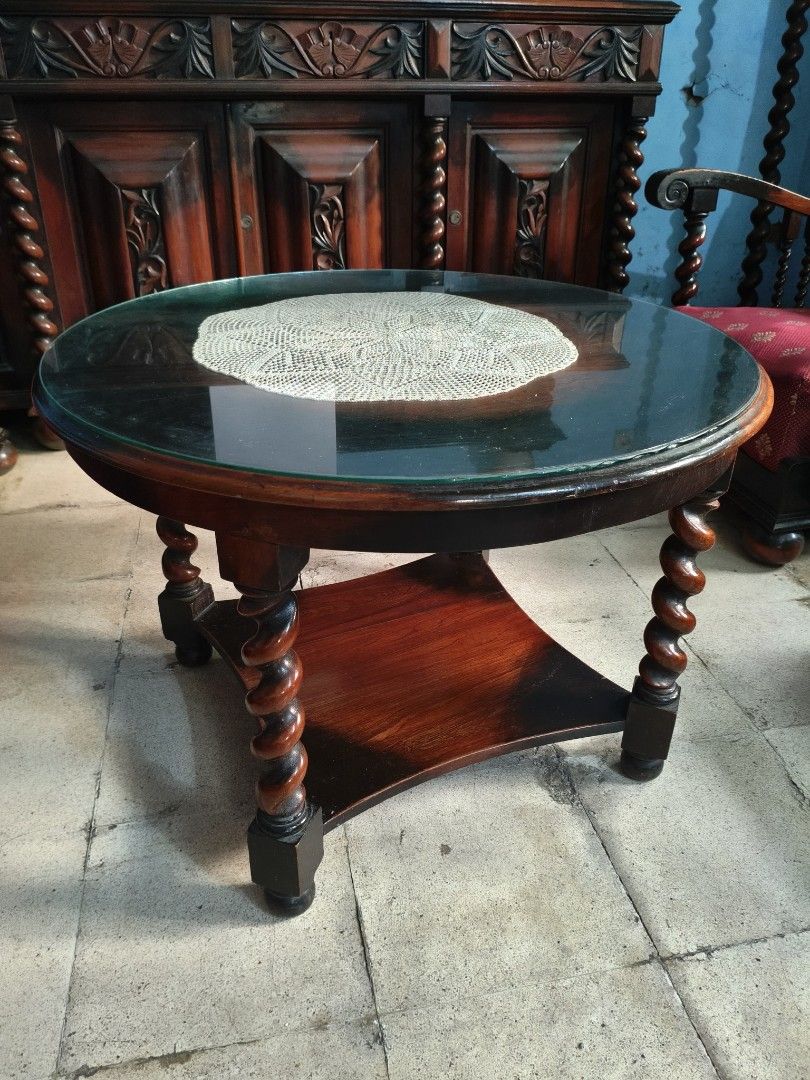 Satu set kursi antik Van der pool (Kategori: Furnitur Antik) berada di Jakarta Timur. Dikirim oleh rmuhiyaeli15224 (ID iklan 1380529698, Gambar 2). Deskripsi: Turun harga.. dijual karena mau pindah rumah. Satu kursi sofa panjang, 3 kursi sofa Single dan satu meja tamu. Buffet tidak termasuk (harga tersendiri).