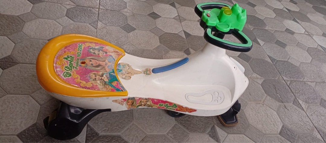 Scotter dlm rumah (Kategori: Mainan & Baby Walker) berada di Jakarta Utara. Dikirim oleh santyjennifer (ID iklan 1380528643, Gambar 1). Deskripsi: Scotter dlm rmh seru dimainkan dlm rmh seperti sepeda,bisa boncengan jika utk 2 anak kecil.