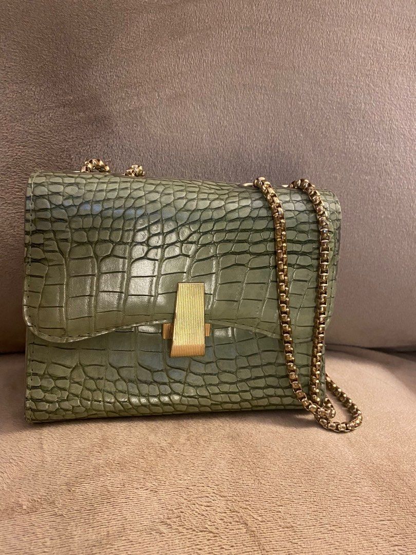 Shoulder bag sling bag (Category: Shoulder Bags) located in Makati City. Submitted by jielato (Listing ID 1380678537, Image 2). Description: Color teal green.