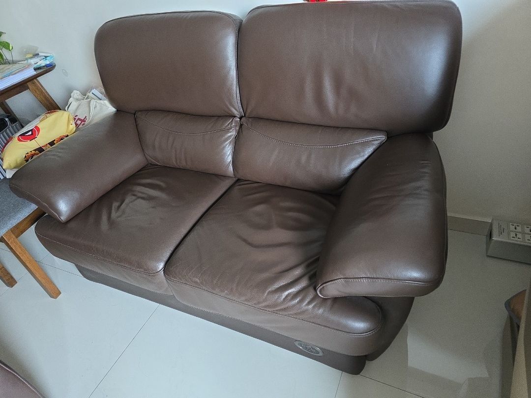 Sofas (Category: Sofas) located in Johor Bahru. Submitted by jimmylow64 (Listing ID 1380625382, Image 3). Description: let go my 2 seater sofa in good condition ,jb residence is more welcome, pls arrange ur own transport thx.