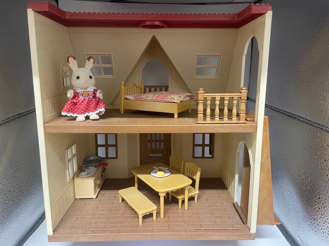 Sylvanian Families Red Roof Starter House (Category: Kids Toys) located in Quezon City. Submitted by raelusi (Listing ID 1380688295, Image 2). Description: • Sylvanian Families Red Roof Country Starter House What you see is what you get. Complete set with an additional free critter. Preloved, with few signs of usage. No noticeable flaws Loc: Proj 8, QC.
