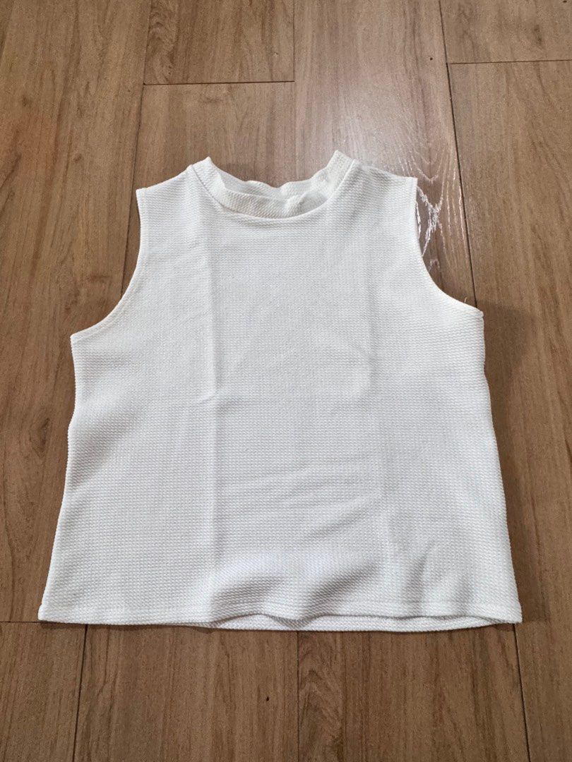 Shapes Textured sleeveless top (Category: Sleeveless) located in Caloocan City. Submitted by decluttrqueen (Listing ID 1380581723, Image 1). Description: Textured sleeveless top in white XL on tag Used but not abused RFS: Decluttering Price still negotiable, PM me and let’s see if it’s workable..
