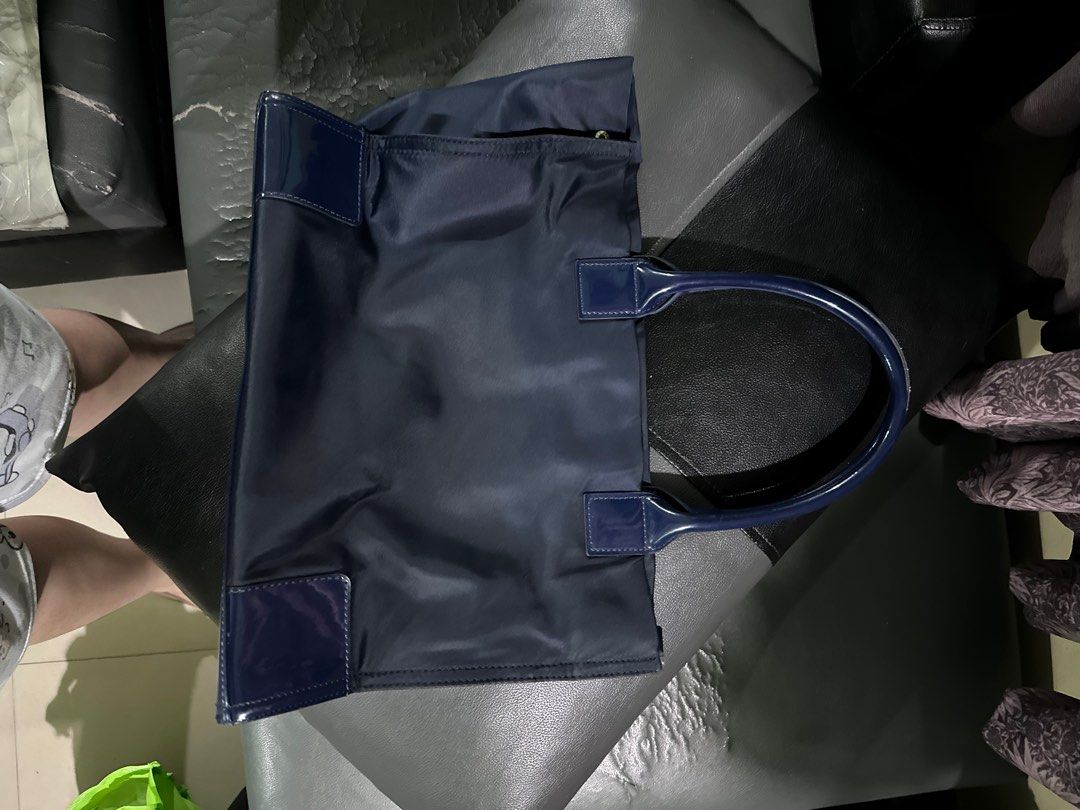 Tory Burch (Category: Luxury Bags & Wallets) located in Bulacan. Submitted by memayeselfinday (Listing ID 1380596877, Image 2). Description: Aunthentic from Japan Medium tote bag.