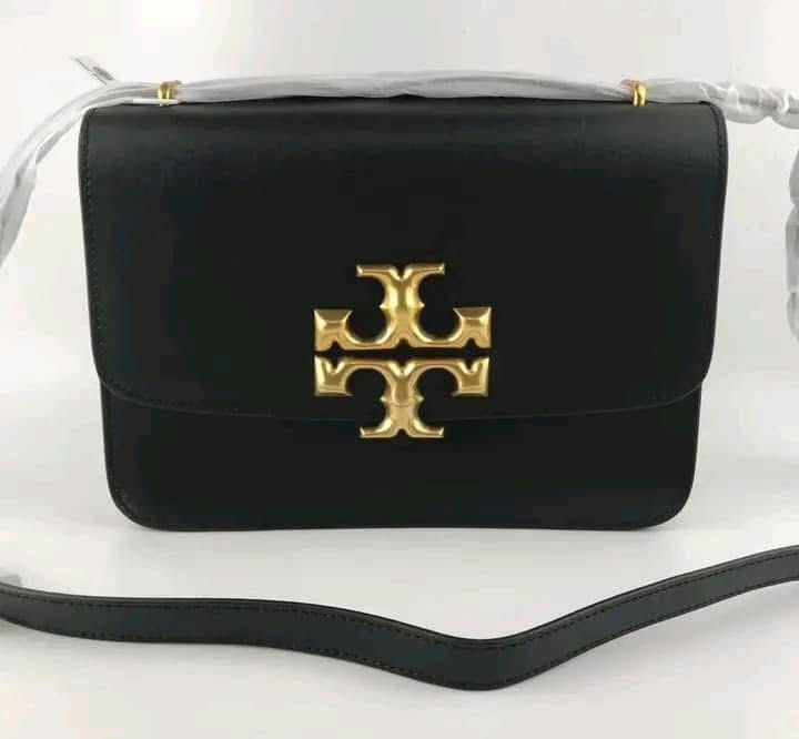 Tory Eleanor Convertible Shoulder Bag (Category: Luxury Bags & Wallets) located in Manila. Submitted by msddirectfactoryoutlet (Listing ID 1380625048, Image 2). Description: Size Eleanor Convertible Shoulder Bag 7In x 9.75In x 3.25In.