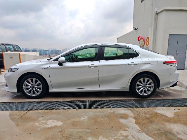 Toyota Camry Hybrid 2.5 Ascent (A) (Category: Used Cars) located in Singapore. Submitted by gdcarz (Listing ID 1380564087, Image 3). Description: Pristine condition! Full loan available, Low Fuel Consumption, Spacious Interior, Call For Viewing Now!.