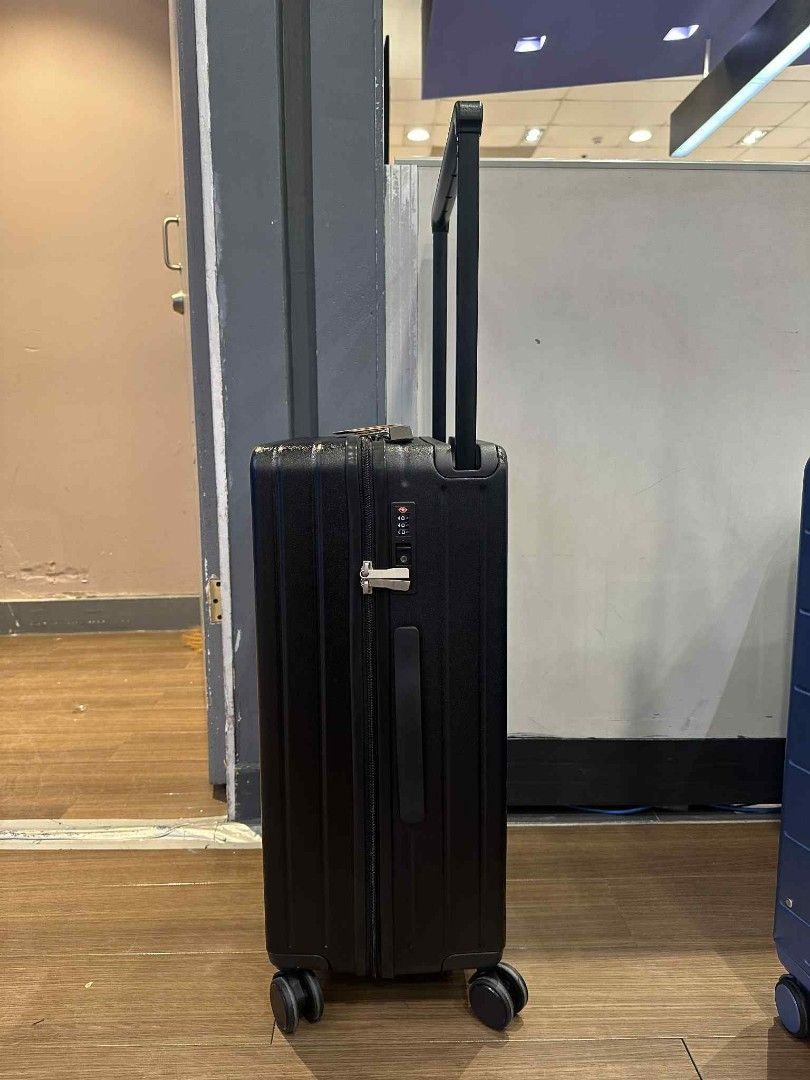 Travel Basic BLACK MEDIUM luggage (Category: Luggage) located in Manila. Submitted by geastoystoreatbp (Listing ID 1380535352, Image 3). Description: TSA LOCK hard case medium 24 inches brand new.