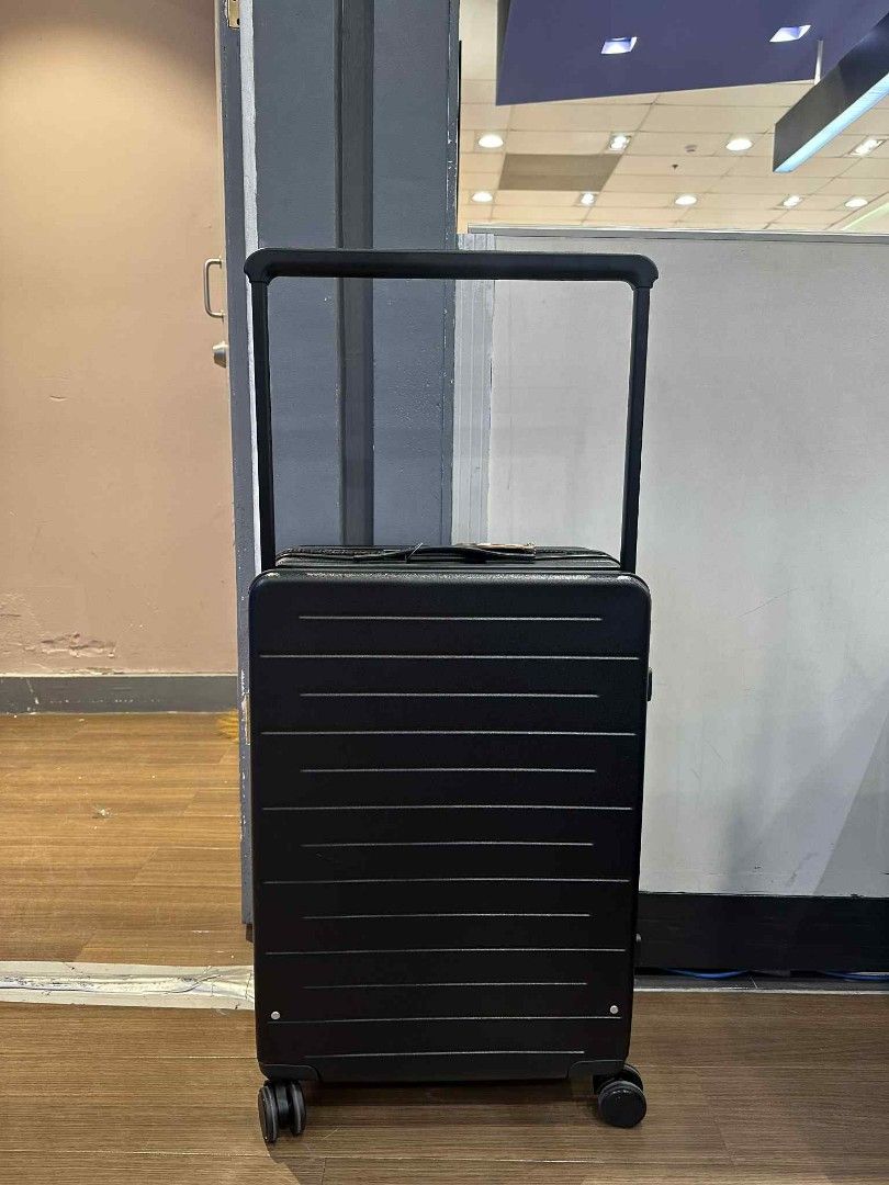 Travel Basic BLACK MEDIUM luggage (Category: Luggage) located in Manila. Submitted by geastoystoreatbp (Listing ID 1380535352, Image 2). Description: TSA LOCK hard case medium 24 inches brand new.