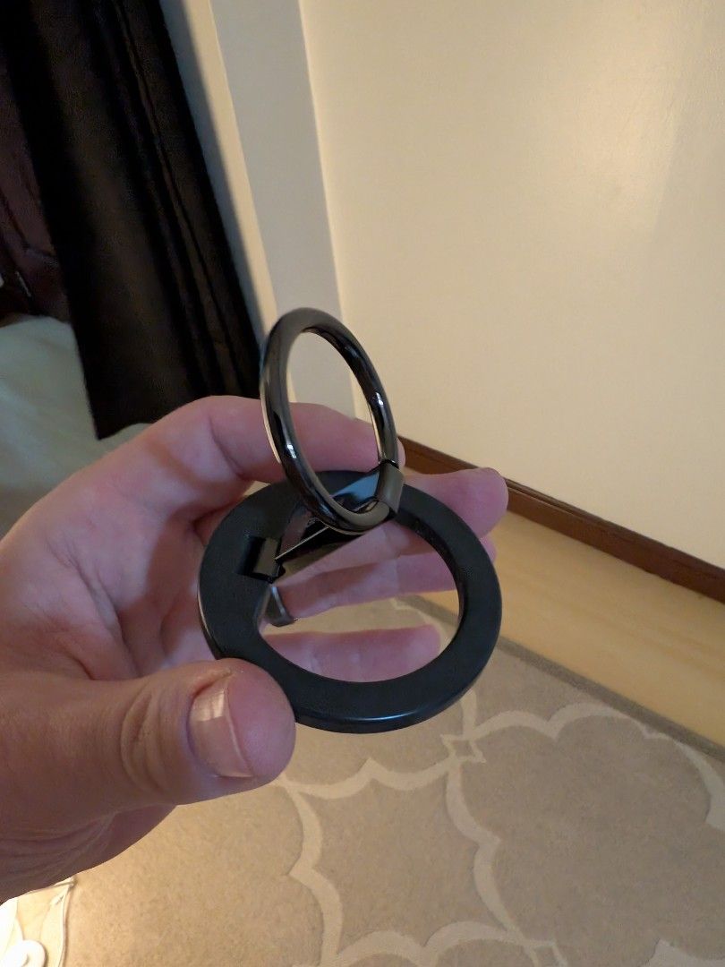 UGreen Magsafe Phone holder (Category: Mounts & Holders) located in Binan City. Submitted by kypace33 (Listing ID 1380603082, Image 2). Description: very sturdy Magsafe phone ring/mount. I don't have a Magsafe phone so this has never been used..