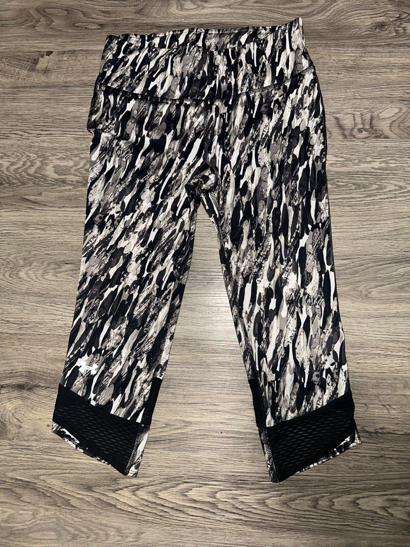 Under Armour Capri Leggings Activewear (Category: Activewear) located in Mandaluyong City. Submitted by _twice.nice (Listing ID 1380626725, Image 1). Description: Capri, Knee-length, Thick material, Squat proof, Patterned, built in pocket at the back S-M, EUR 36-38 .