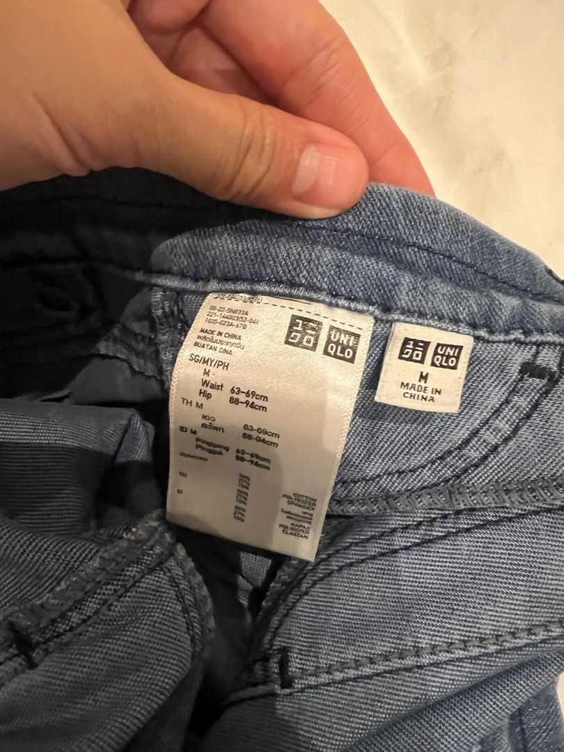 Uniqlo cropped legging jeans (Category: Jeans) located in Quezon City. Submitted by beaclosetph (Listing ID 1380619687, Image 3). Description: Cropped. Sits slightly above ankle .