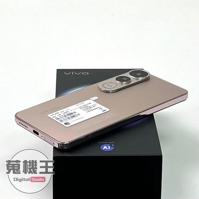 由 winson999888 (刊登 ID 1380586906，圖片 1) 提交，位於 台北市 (Taipei) 的 【蒐機王】Vivo V50 Lite 12G / 256G 金色【歡迎舊3C折抵購買】D4521-3 (類別：Vivo)，說明：【商品貨號】D4521 【名稱】Vivo V50 Lite 12G / 256G 【顏色】金色 【品相描述】外觀良好 【新舊程度】中古品 / 90%新 【保固狀態】神腦保固至2026年06月19日 【配件說明】原廠盒裝、充電線 【NCC認證碼】CCAF255G0040T1 【BSMI商檢字號】N/A 【賣場管理代碼】03 -------------------------------------- 【商品狀態分級說明】 ● 100%新 = 全新未拆封新品 ● 95%新 = 機況如新品一般 ● 90%新 = 僅些許使用小痕跡 ● 85%新 = 外觀有較明顯痕跡 ● 80%新 = 外觀較重的使用痕跡 ● 70%新 = 商品瑕疵或功能異常 -----