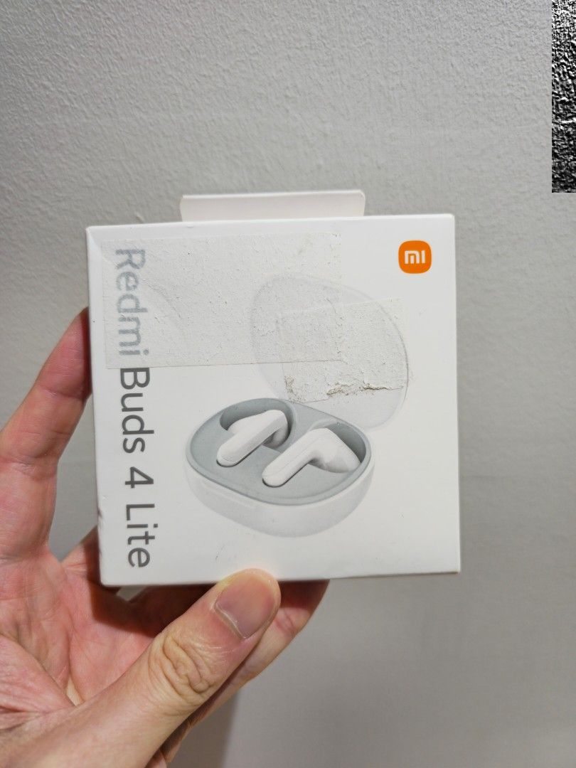 Xiaomi Redmi Buds 4 Lite (Category: Earphones) located in Singapore. Submitted by secondjam (Listing ID 1380561782, Image 1). Description: Brand new Staying at the east side. Other mrt stations strictly at my convenience. Meaning if I happen to be heading to your nearest mrt station then I will deal there. I am open and flexible to timing and location at my convenience.