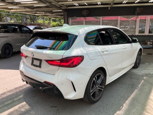 由 a779573339957 (刊登 ID 1380767709，圖片 3) 提交，位於 新北市 (New Taipei) 的 2021 BMW 118i 1.5l 5萬公里 acc NT$800,000 (類別：汽車出售)，說明：有第三方認證，無待修、無泡水、無事故、三大保固 LINE:PT0974 #汽車#中古車#新車#原廠#代理商#貿易商#新古車#買車#賣車#五股#新北市#台北市#桃園市#換車。