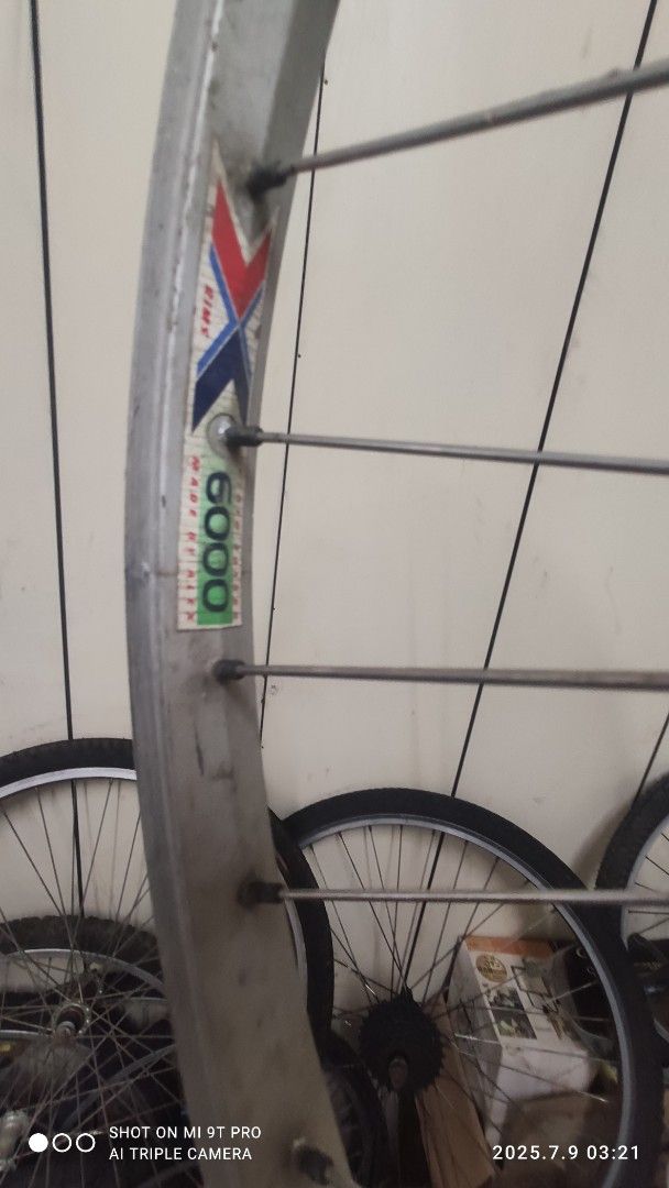 由 lkkk567 (刊登 ID 1380888008，圖片 3) 提交，位於 台中市 (Taichung) 的 20吋腳踏車 前輪框 二手 (類別：單車)，說明：20吋腳踏車 前輪框 二手 東西如圖，白鐵鋼絲前鋁圈， 郵寄運費80 自取。