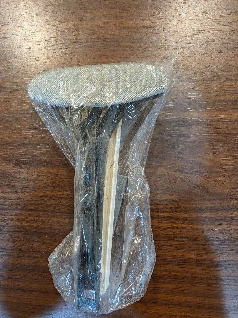 由 erickai0423 (刊登 ID 1380718912，圖片 2) 提交，位於 桃園市 (Taoyuan) 的 乾濕兩用紗窗除塵刷 (類別：清潔工具)，說明：搭配賣場內任一商品即可贈送，買幾樣就送幾樣。
