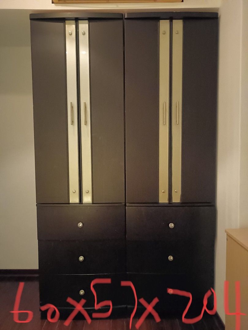 由 kelen0972 (刊登 ID 1380834157，圖片 1) 提交，位於 台北市 (Taipei) 的 衣櫃 (類別：書櫃、櫃子)，說明：照片上有尺寸 寬×高 淡水自取。