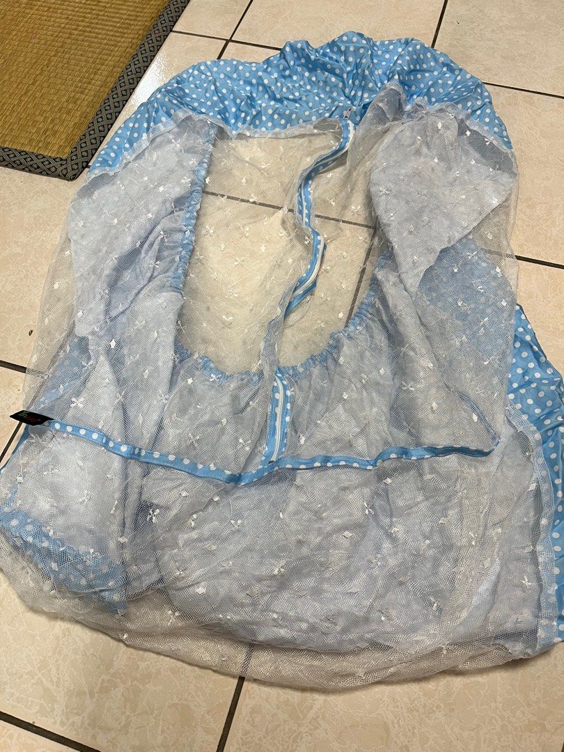 由 bebetseng (刊登 ID 1380847156，圖片 3) 提交，位於 花蓮縣 (Hualien) 的 推車蚊帳 (類別：嬰兒車)，說明：九成新，只用過1、2次，狀況很好，唯獨收納袋因久放，有些黃斑，不影響使用，介意者請勿購買，謝謝！。