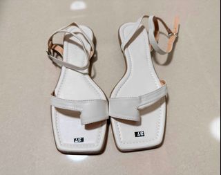 由 syeonstudio (刊登 ID 1380869709，圖片 1) 提交，位於 的 (類別：)，說明：。