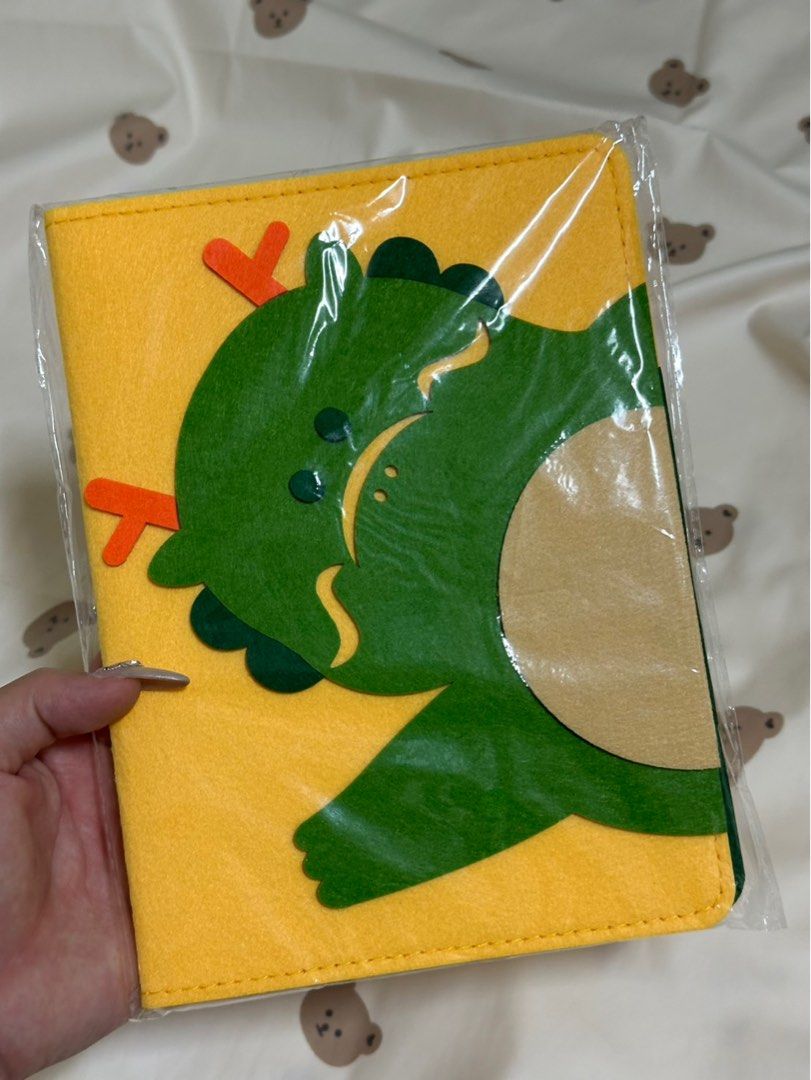 由 ss123654211 (刊登 ID 1380708316，圖片 1) 提交，位於 雲林縣 (Yunlin) 的 有購買有先索取 龍年布書套*1（免費贈） (類別：保護殼、套)，說明：有購買有先索取 龍年布書套*1（免費贈）。