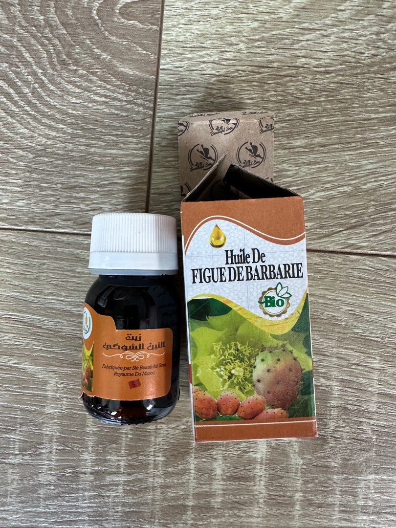 由 ecoearth77 (刊登 ID 1380759672，圖片 3) 提交，位於 台北市 (Taipei) 的 全新 摩洛哥帶回 玫瑰水&仙人掌油 (類別：身體護理)，說明：保存良好 仙人掌油 效期如照片，玫瑰水未標示。