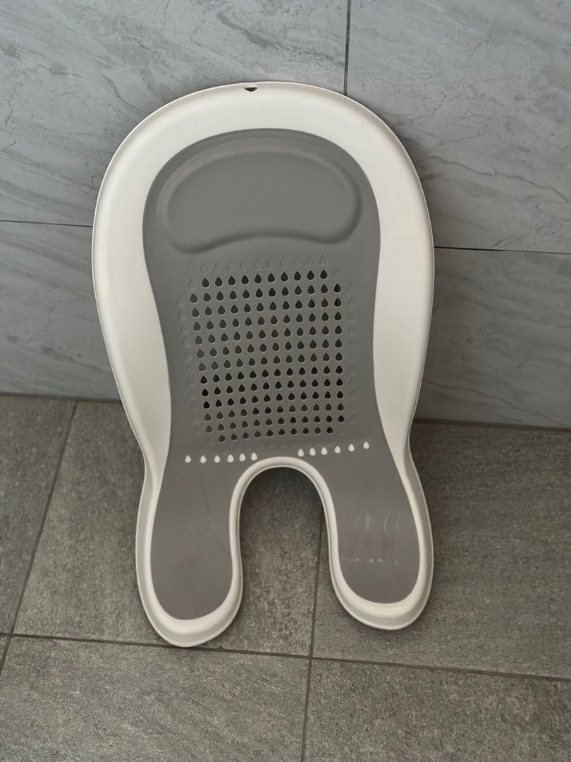 由 ss123654211 (刊登 ID 1380706651，圖片 2) 提交，位於 雲林縣 (Yunlin) 的 九成新 極少用 灰色 洗屁股神器 嬰兒洗澡 浴盆 嬰兒浴盆 寶寶浴盆 寶寶洗澡盆 洗屁屁盆 洗屁股盆 嬰兒洗澡盆 (類別：嬰兒高腳椅)，說明：九成新 極少用 灰色 洗屁股神器 嬰兒洗澡 浴盆 嬰兒浴盆 寶寶浴盆 寶寶洗澡盆 洗屁屁盆 洗屁股盆 嬰兒洗澡盆。