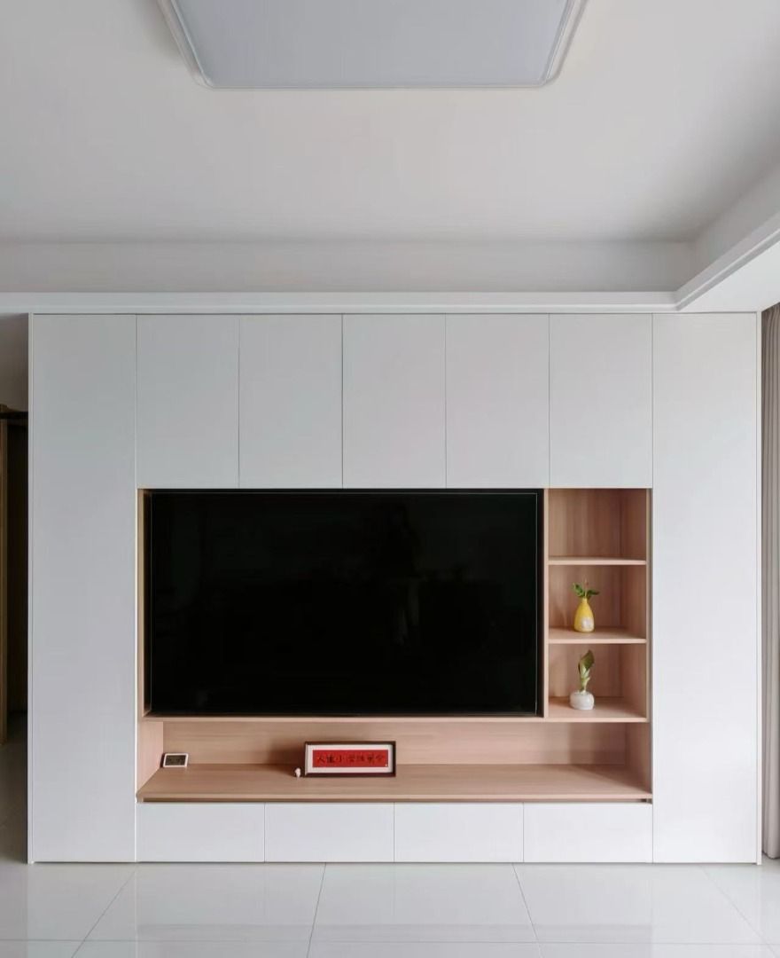 電視櫃 TV cabinet 電視滿墻櫃 TV櫃 多功能訂造組合電視櫃 電視機櫃組合 儲物櫃 收納櫃 tv 電視柜 定制滿墻收納 餐邊櫃 TV櫃 書櫃 書枱 餐邊櫃 電視 TV 層架 組合櫃 滿墻展示櫃（免費設計 全港送貨）全屋訂製-RAINBOW CRAFT Customized wall-to-wall storage TV cabinet TV cabinet Sideboard TV cabinet Bookcase Wardrobe Desk （分類：電視櫃）位於 Hong Kong。 由 whole-house.customization 提交（商品編號 1380768845，圖片 3）。簡介： 商品描述 香港註冊家具公司，Carousell2023-2024年度傑出商戶，服務香港過萬定制傢私案列，實力保證，消費放心。 * 材質：兒童級專用E0級進口板材（更關注兒童健康，質保3年） * Material: E0 grade imported plate specially d
