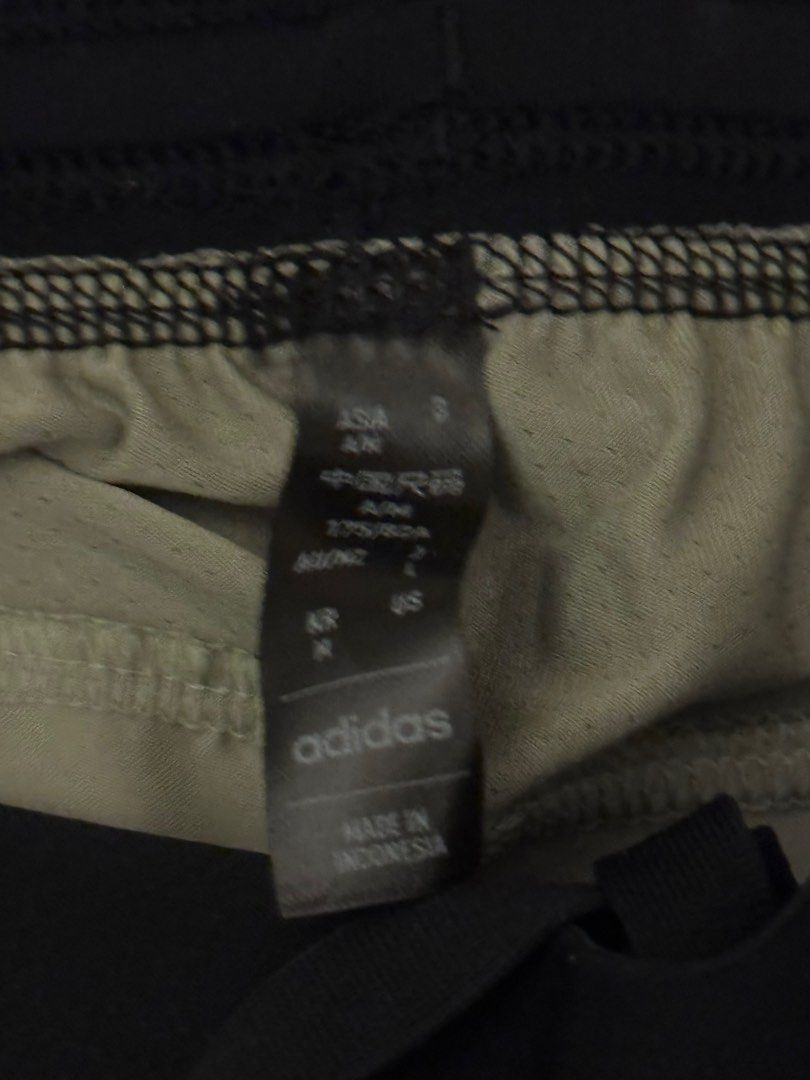 由 xu5428223297 (刊登 ID 1380861463，圖片 2) 提交，位於 台北市 (Taipei) 的 Adidas長褲 (類別：運動、休閒褲)，說明：。