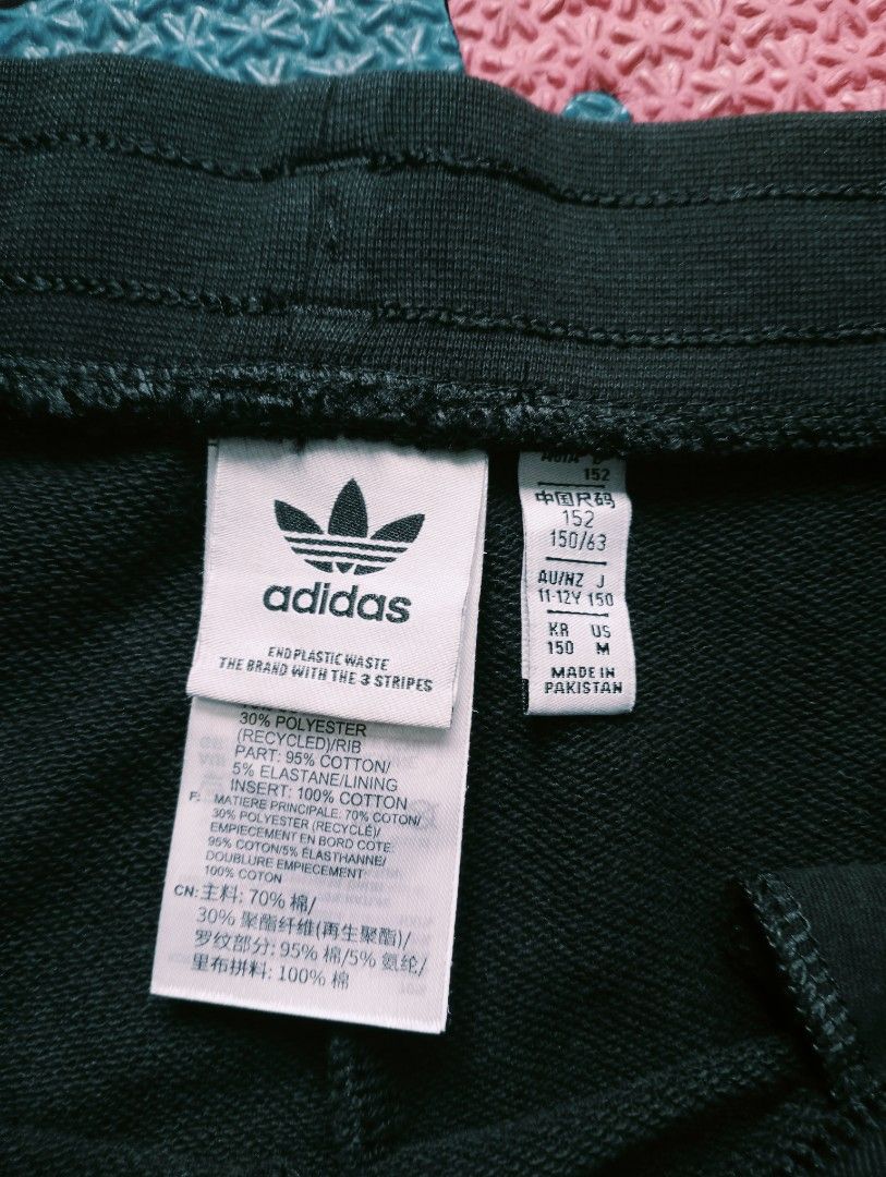 由 tt484848 (刊登 ID 1380700889，圖片 2) 提交，位於 新竹縣 (Hsinchu County) 的 Adidas 童褲 (類別：嬰兒及兒童流行時尚)，說明：詳看全圖龜毛勿下 二手不存在無痕無瑕 保留7日內能自動結單才提出。