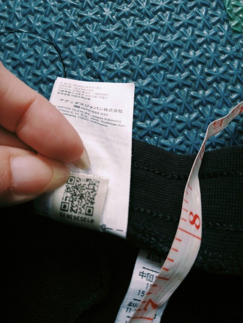 由 tt484848 (刊登 ID 1380700889，圖片 3) 提交，位於 新竹縣 (Hsinchu County) 的 Adidas 童褲 (類別：嬰兒及兒童流行時尚)，說明：詳看全圖龜毛勿下 二手不存在無痕無瑕 保留7日內能自動結單才提出。