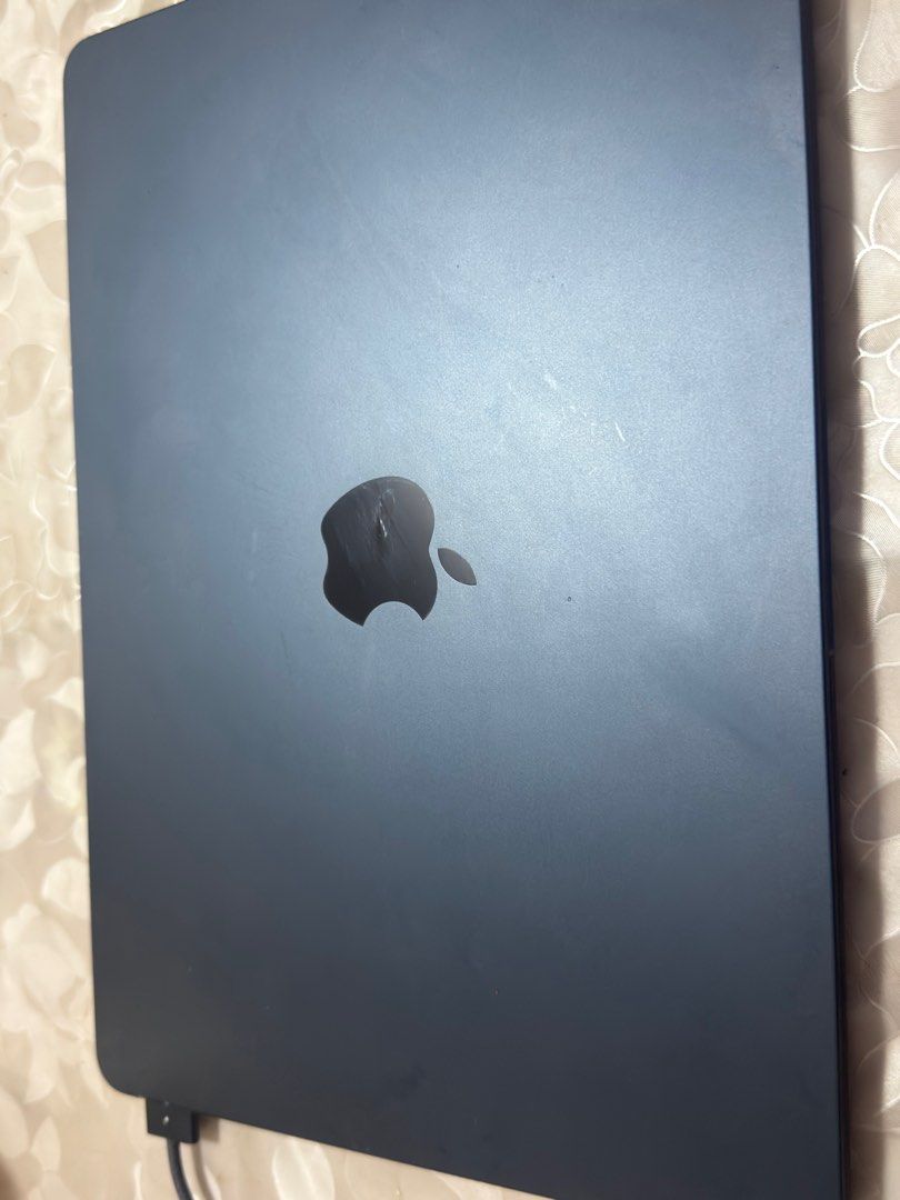 Apple MacBook Air M2 2022 Scratches on Body63168947337603112