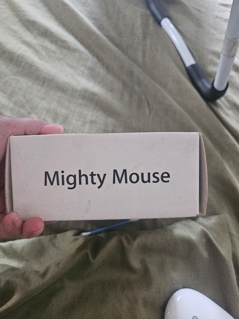 Apple mighty mouse with issue (Category: Mouse & Mousepads) located in Quezon City. Submitted by brandedthingsforless (Listing ID 1380756662, Image 3). Description: decluttering authentic with issues , sensor on the pad can't be detected all other buttons working sf to be shoulderedbybuyers.