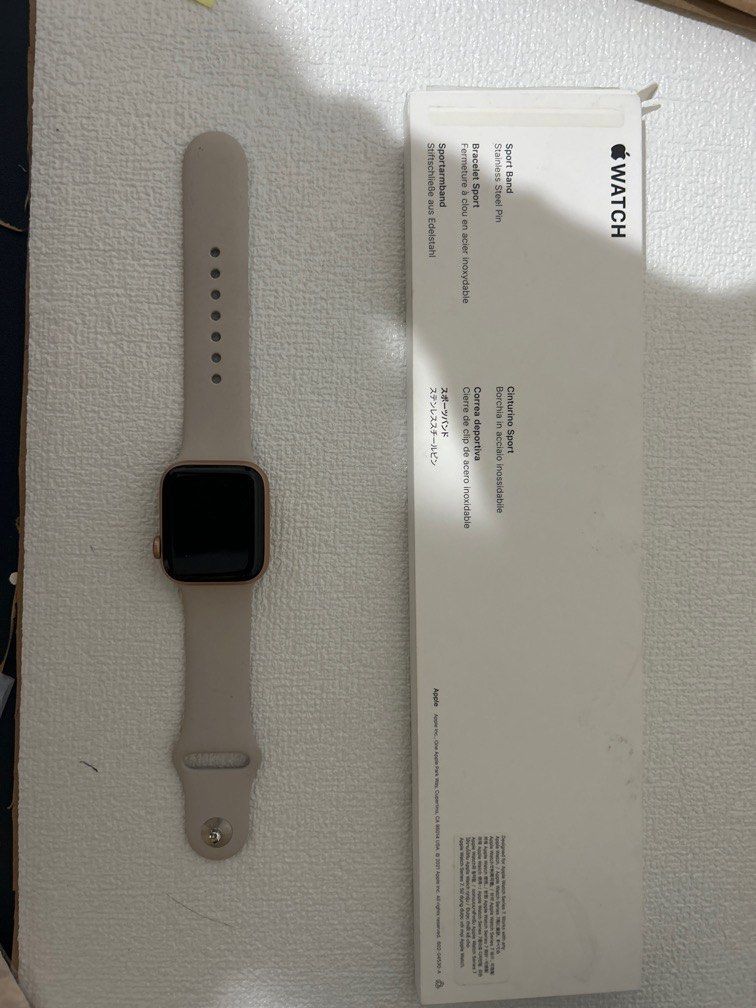 Apple Watch SE 41mm rose gold, Fesyen Wanita, Jam Tangan di Carousell