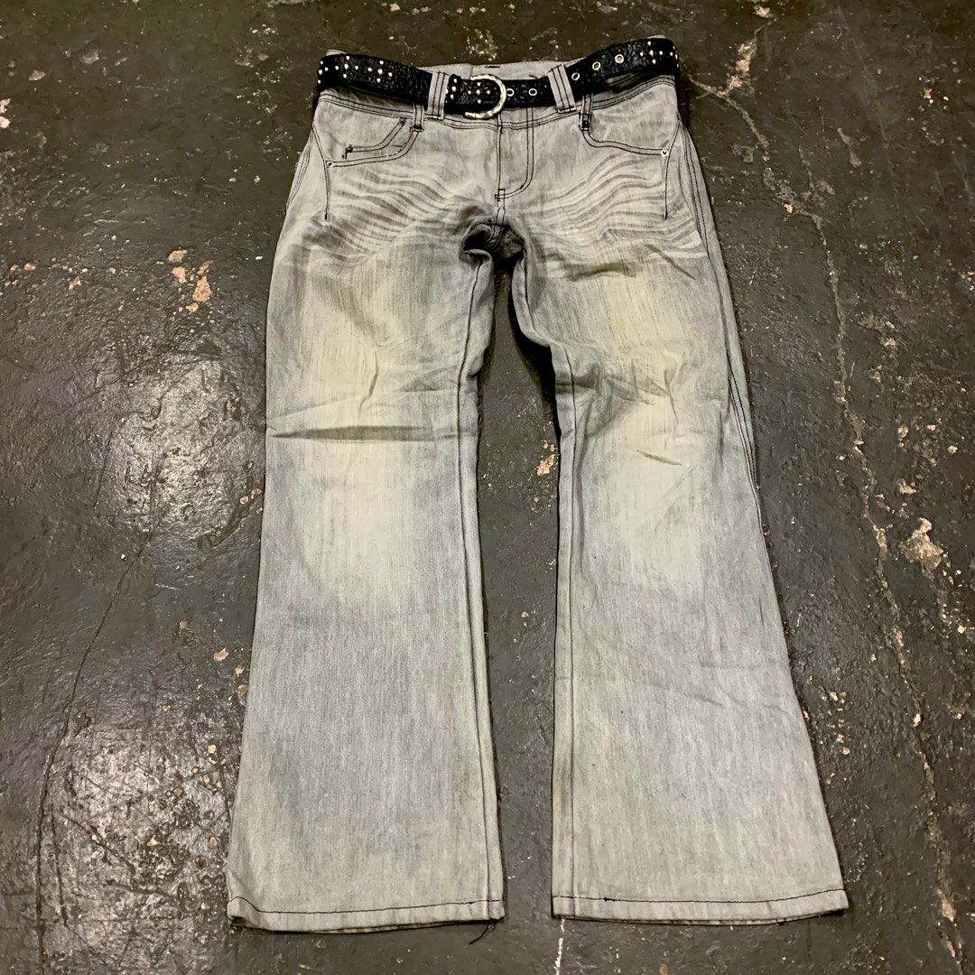 Archive Semantic design ash grey boot cut flare pants (Category: Jeans) located in Cagayan de Oro. Submitted by sumamestreethub (Listing ID 1380879710, Image 1). Description: Width 34 Length 37.5 Inseam 29 Knee 8.3 Leg opening 9 Rise 10 .