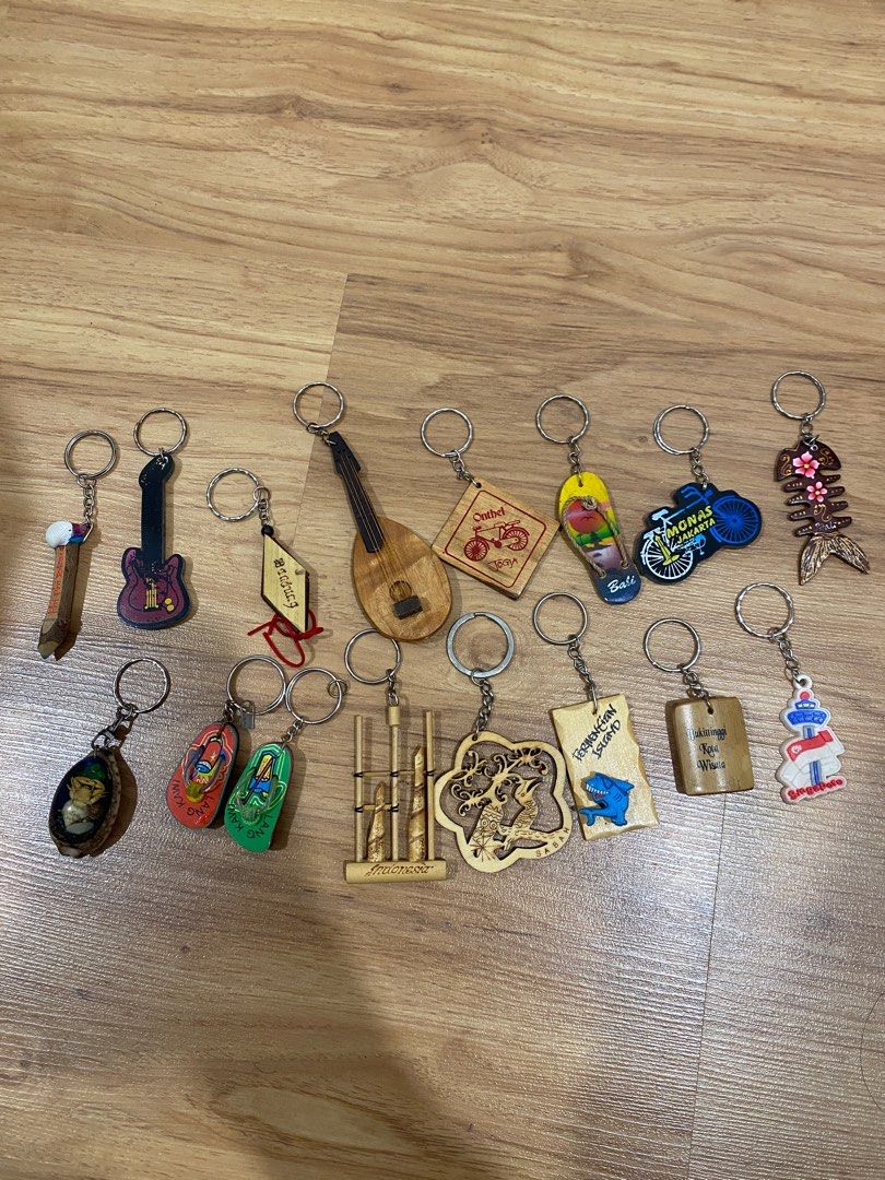 Assorted Unique Keychains (Category: Toys & Games) located in Kuala Lumpur. Submitted by re.loveit (Listing ID 1380704544, Image 1). Description: I wanna clear my stuff, if you buy more the price can nego as well ☺️☺️.