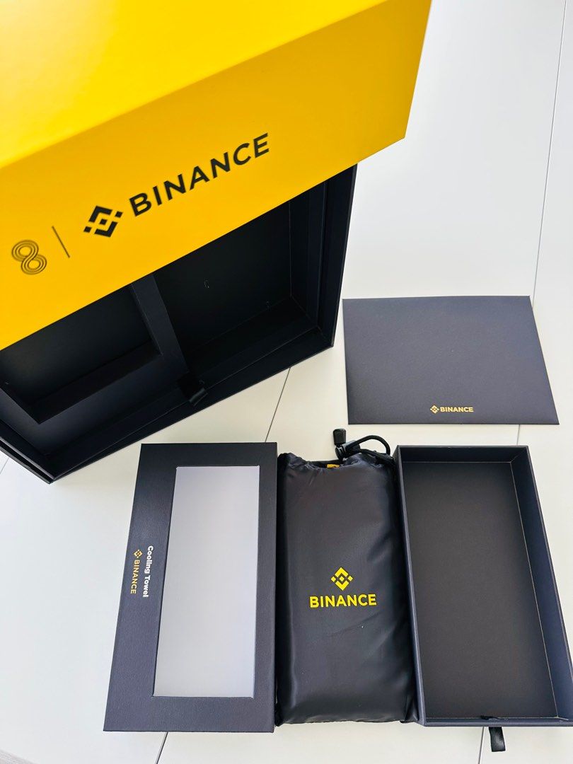 由 cv1234 (刊登 ID 1380731226，圖片 2) 提交，位於 台北市 (Taipei) 的 BINANCE 幣安 - 涼感毛巾 (類別：床具浴巾)，說明：BINANCE 幣安 - 涼感毛巾 ‼️ 全新商品，僅拍照，完整包裝都還在 ‼️ ➡️ BINANCE 出品，連毛巾都冷靜 ➡️ 清涼隨身，酷熱退散！夏天爆熱？運動完滿身汗？這條涼感毛巾幫您快速降溫！適合運動、騎車、登山、戶外活動等場合使用。也非常適合放在辦公室、車上、健身房 ➡️ 材質：高科技涼感纖維 ➡️ 速乾透氣，不悶熱、不黏膩 ➡️ 重複使用，環保又實用 ➡️ 顏色：黑色 ➡️ 商品照片因拍攝光線反射，部分區域可能看起來較亮或有反光效果。實際商品色澤穩定自然，沒有污漬。 （雙北可面交，請先聊聊，謝謝🙏） ________________________________________________ BINANCE – Cooling Towel ‼️ Brand new item – only opened 