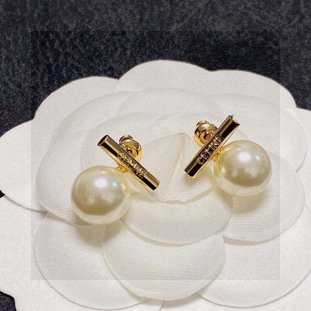 CELINE Jewels CELINE Earring Earrings For Woman CEL 059 Colors[List colors] 514 (Category: Earrings) located in Singapore. Submitted by sg_vela_professional_seller (Listing ID 1380746637, Image 1). Description: Estimated delivery time: about 10 days. Sorry for the urgent order. Products are continuously updated.