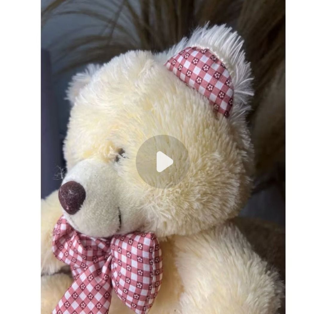 "Boneka Beruang Medium Siap Peluk – Super Halus dan Bersih!" (Kategori: Mainan & Baby Walker) berada di Surakarta. Dikirim oleh sondangnr73156 (ID iklan 1380785981, Gambar 2). Deskripsi: Lepas koleksi boneka beruang ukuran medium (±40–50 cm), kondisi mulus seperti baru, hanya digunakan sebagai pajangan di kamar, tidak pernah dimainkan. ✨ Detail: Warna krem (atau sebutkan warnanya) Bulu halus, tidak rontok Cocok untuk kado, dekorasi kamar, atau ko