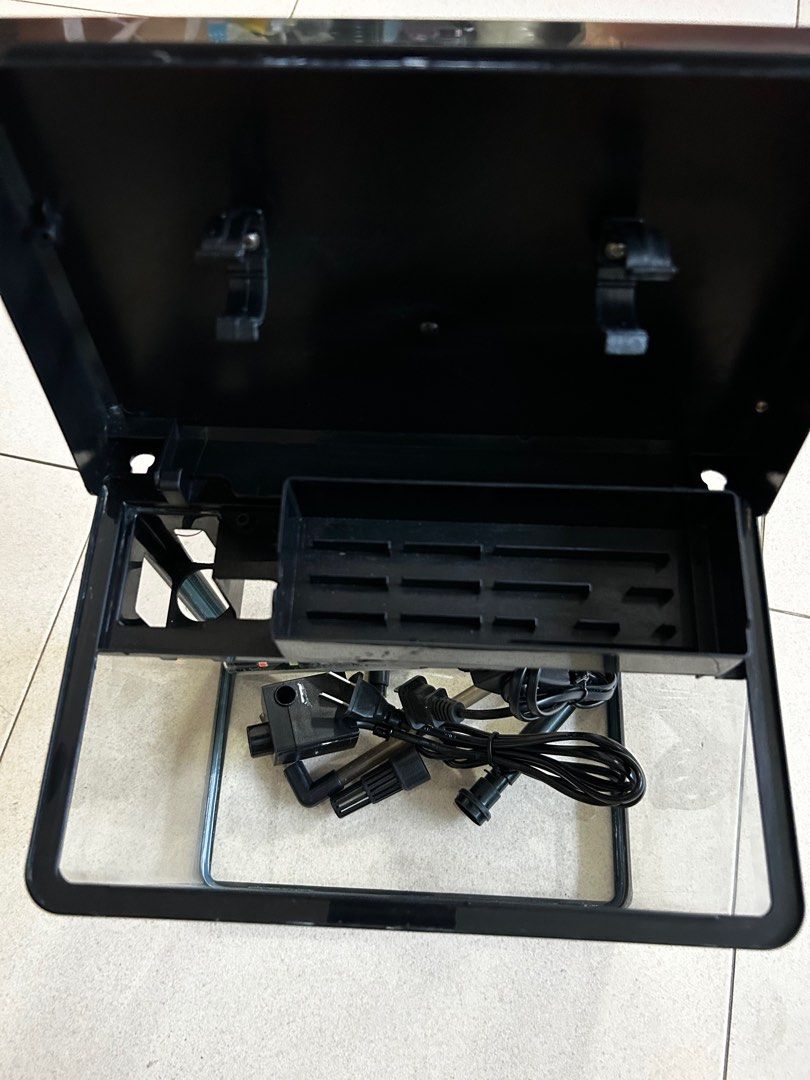 BOYU Aquarium with Filter and LED Light (24x24x15) (Category: Homes & Other Pet Accessories) located in Singapore. Submitted by anthonyliang (Listing ID 1380771681, Image 3). Description: BOYU aquarium (L24cmH24cmW15cm) with built-in filter and LED light. Includes all original components. The tank is in good condition, perfect for small fish or shrimp. Easy to set up and maintain. Great for beginners! Self collect 109B Edgedale Plains (5min walk 