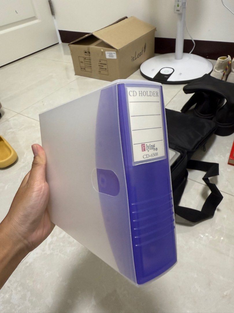 由 yenchen1002 (刊登 ID 1380794393，圖片 1) 提交，位於 台北市 (Taipei) 的 CD收納盒 (類別：收納箱及袋)，說明：交易方式可討論 可ㄇ貨便可郵寄 蘆洲地區可面交。