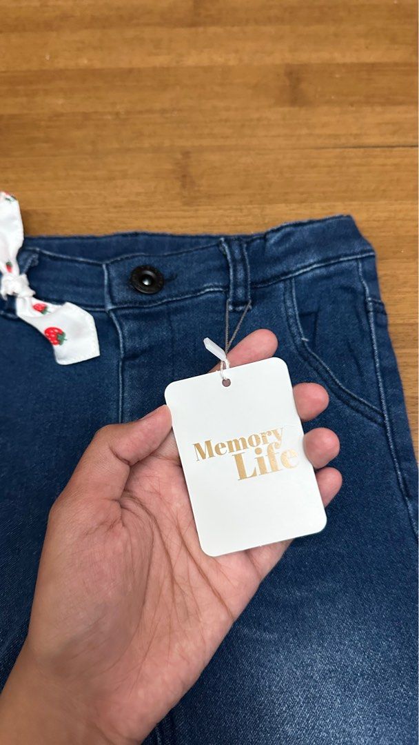 Celana jeans anak (Kategori: 1 hingga 3 tahun) berada di Bandung. Dikirim oleh wulanfebriantysacha (ID iklan 1380866117, Gambar 3). Deskripsi: .