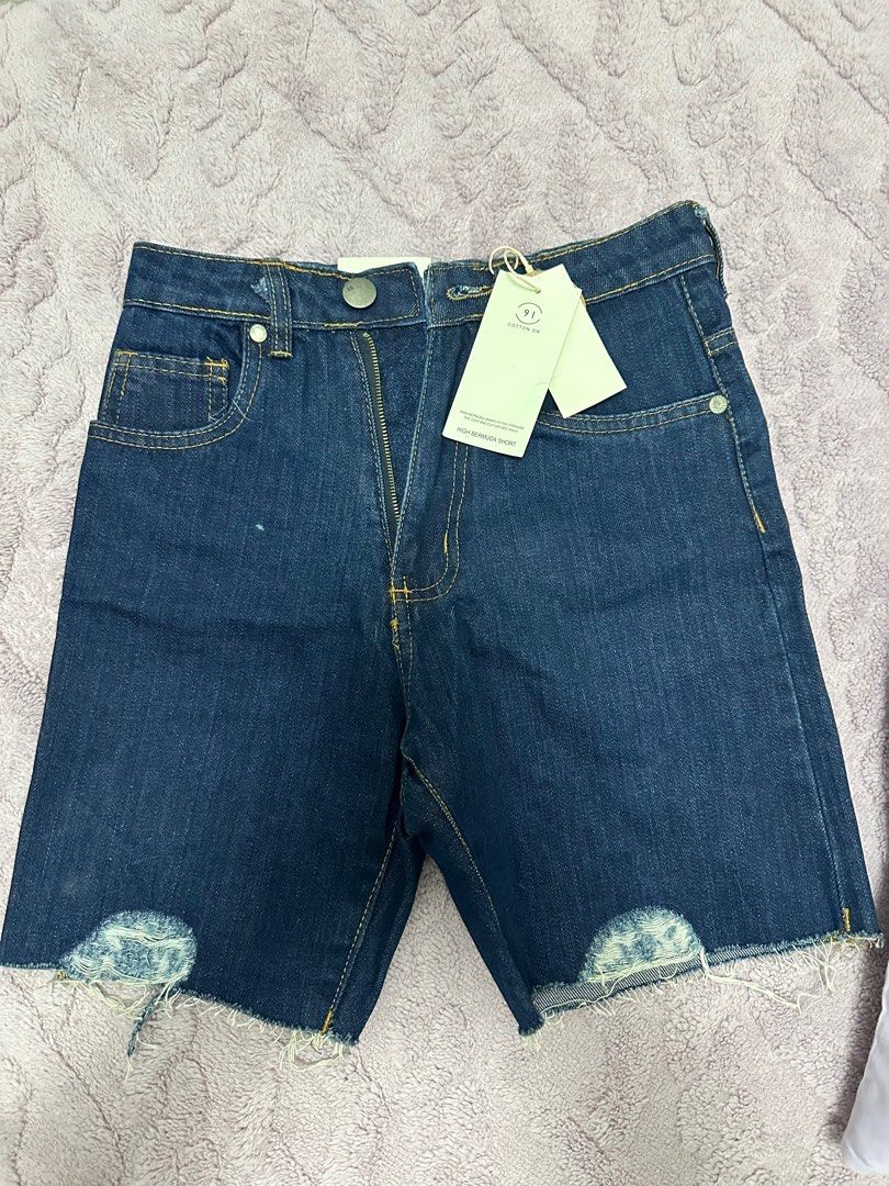 Cotton On High Bermuda Shorts Jorts (Category: Shorts) located in Makati City. Submitted by minutiiae (Listing ID 1380858112, Image 1). Description: Size 24.