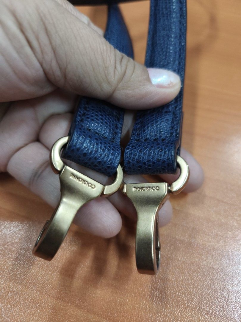 COURRONE Stephanie in Navy blue (Medium) (Category: Luxury Bags & Wallets) located in Quezon City. Submitted by kisstin18 (Listing ID 1380768763, Image 3). Description: structured coded with cards slightly used medium size napakaganda Very good condition zipper closure two-way.