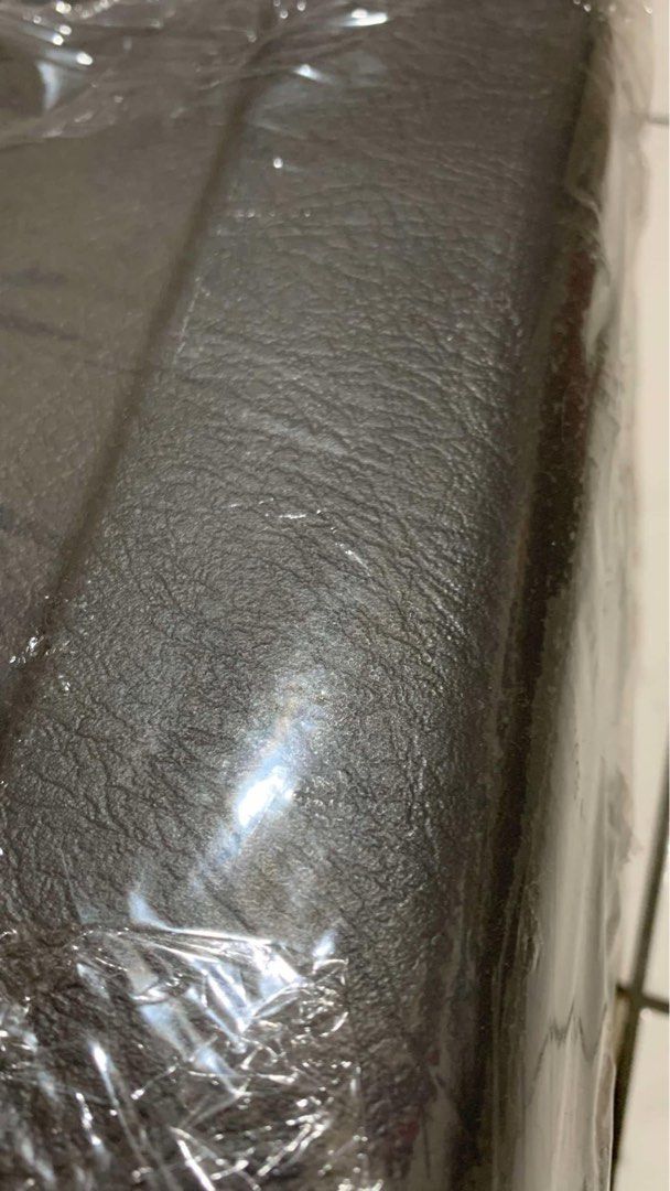 由 cocacola8181 (刊登 ID 1380891105，圖片 2) 提交，位於 新北市 (New Taipei) 的 一代crv原廠後尾門內飾板 (類別：汽機車零配件)，說明：。