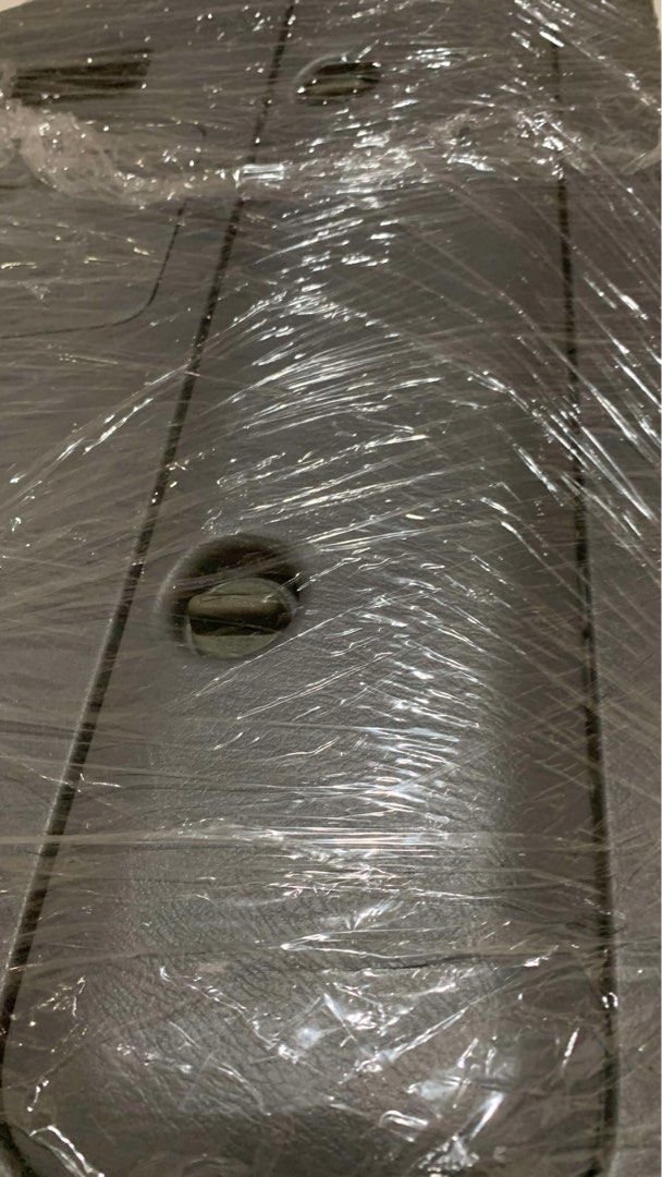 由 cocacola8181 (刊登 ID 1380891105，圖片 3) 提交，位於 新北市 (New Taipei) 的 一代crv原廠後尾門內飾板 (類別：汽機車零配件)，說明：。