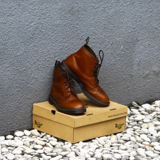 (Kategori: ) berada di . Dikirim oleh theshoedrop.id (ID iklan 1380851934, Gambar 1). Deskripsi: .