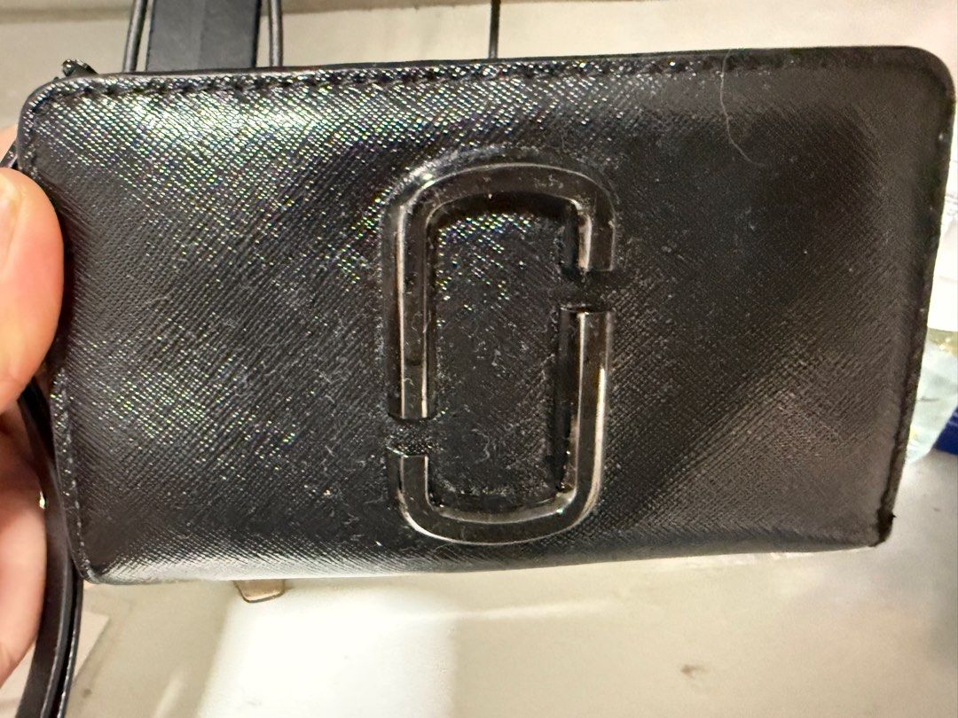 For sale MJ wallet (Category: Luxury Bags & Wallets) located in Pasig City. Submitted by olxph_864435410 (Listing ID 1380699730, Image 1). Description: .