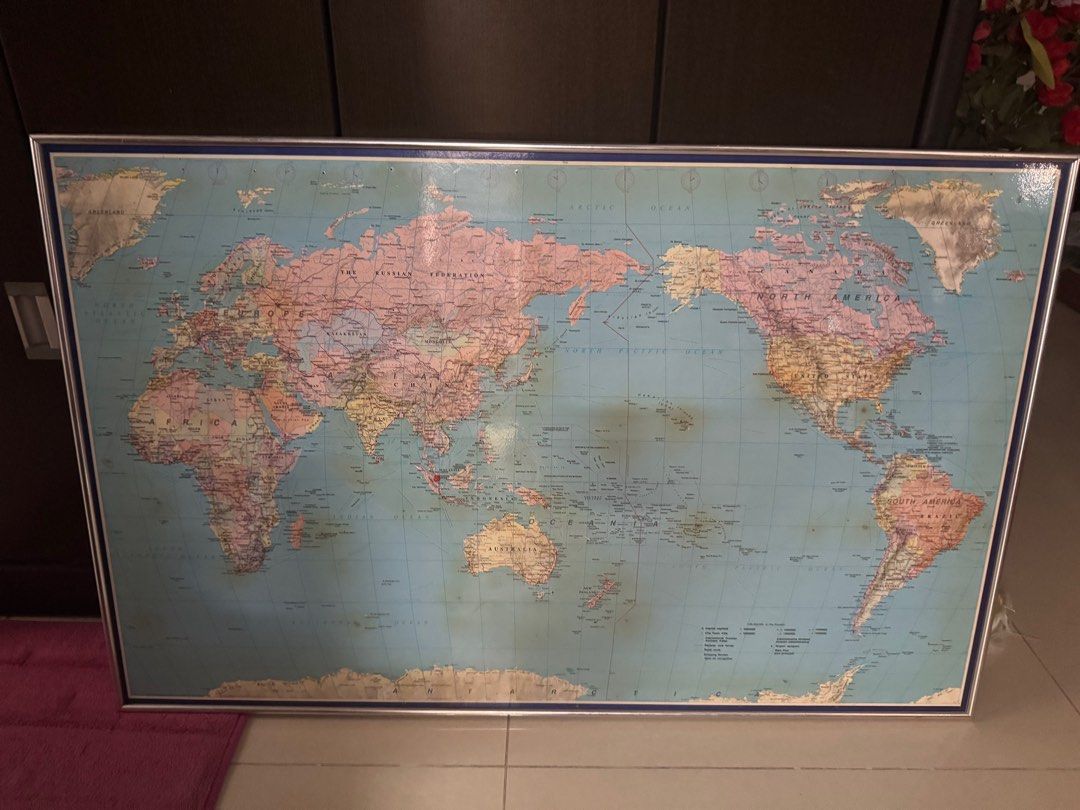 Framed World Map vintage 89x56cm