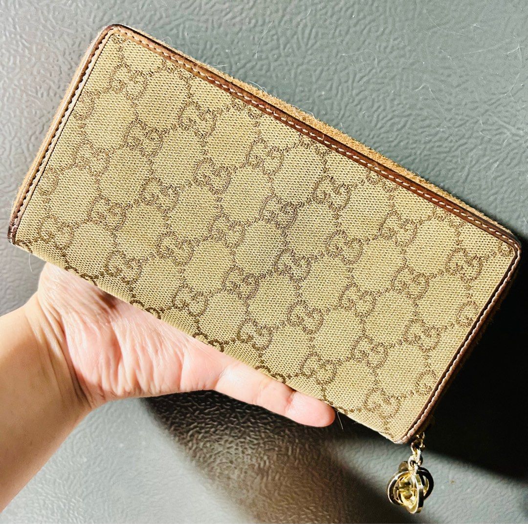 Gucci Canvas Interlocking Logo Zip Around Wallet (Category: Luxury Bags & Wallets) located in Manila. Submitted by jhennmario (Listing ID 1380717633, Image 1). Description: ✔️💯authentic ✔️With signs of usage but still in very good condition ✔️no inclusions RFS: Decluttering 📍Makati / Taguig / BGC.
