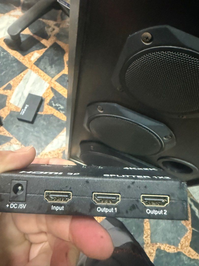 由 cccccccccyyy (刊登 ID 1380709409，圖片 2) 提交，位於 桃園市 (Taoyuan) 的 HDMI宜進二出轉換器轉換 (類別：LCD 螢幕)，說明：。