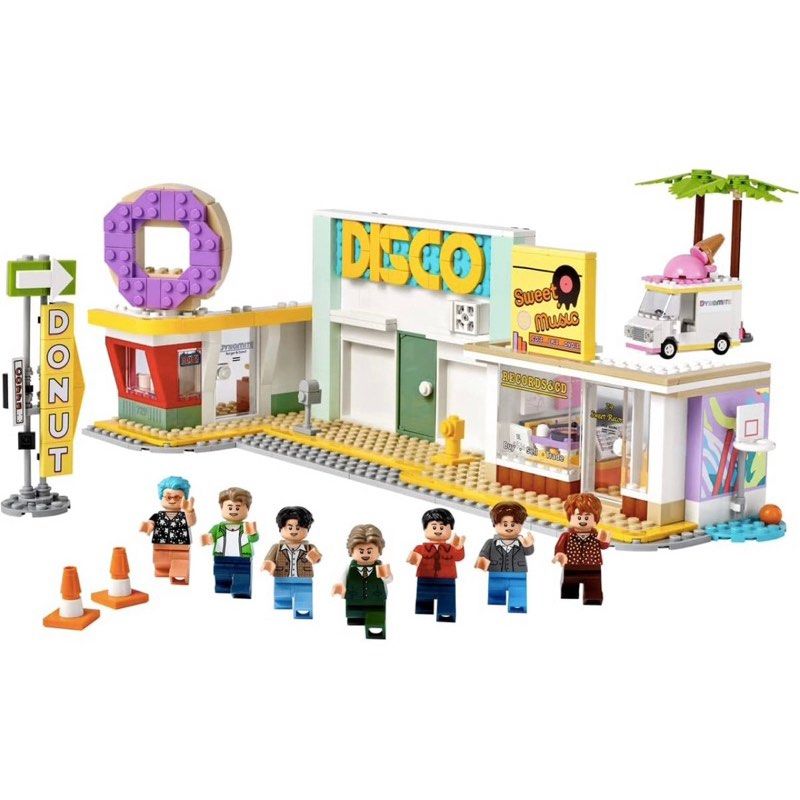 LEGO Ideas BTS Dynamite 21339 (Category: Lego & Building Sets) located in Quezon City. Submitted by modernbabies (Listing ID 1380881099, Image 2). Description: LEGO Ideas BTS Dynamite 21339 Model Kit for Adults, Gift Idea for BTS Fun with 7 Minifigures of The Famous K-pop Band, Features RM, Jin, SUGA, j-Hope, Jimin, V and Jung Kook LEGO Ideas BTS Dynamite music video set (21339) – Build your love for BTS by recreating scenes from the video for th